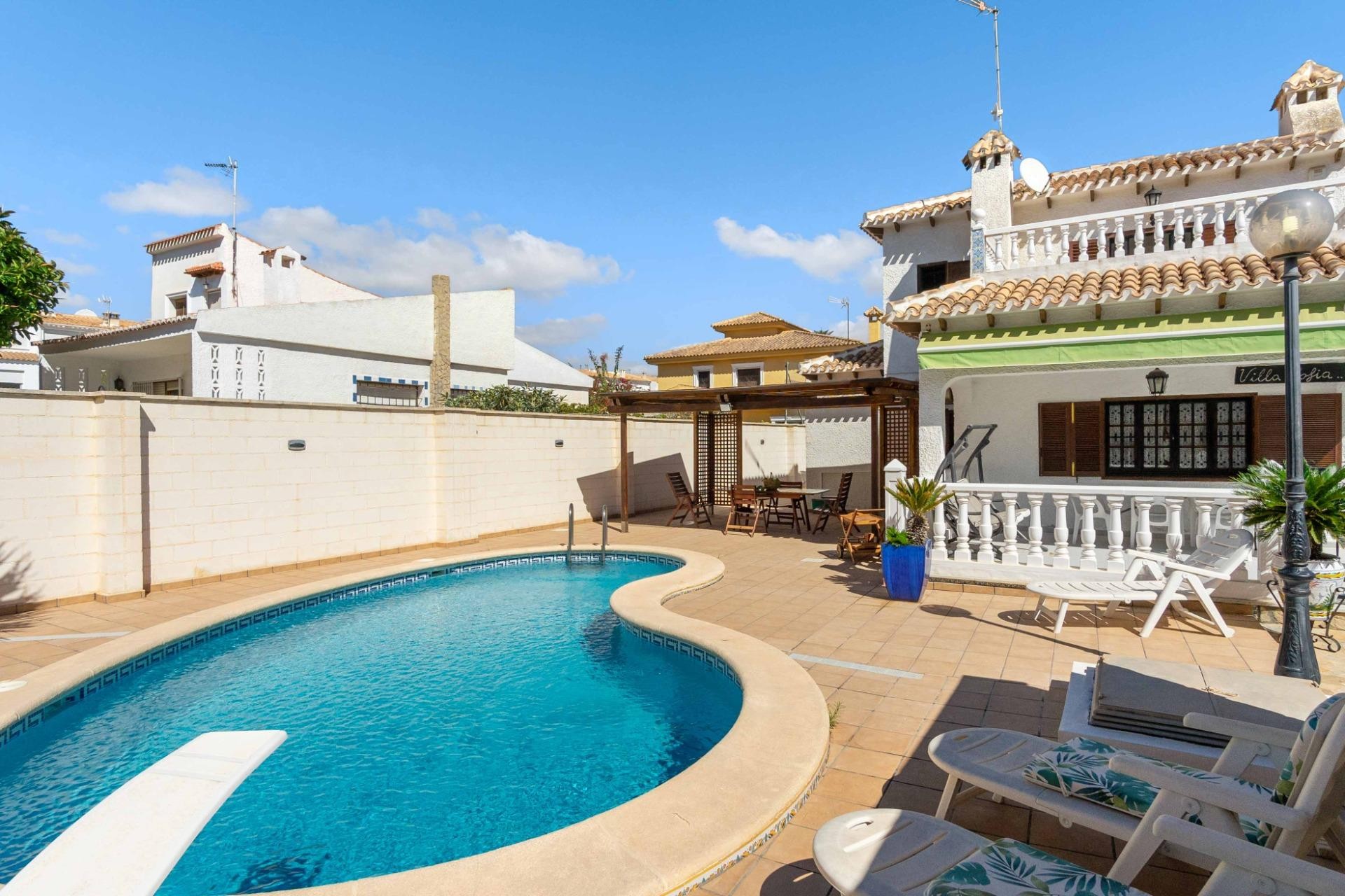 Brukt - Villa -
Orihuela Costa - La Zenia