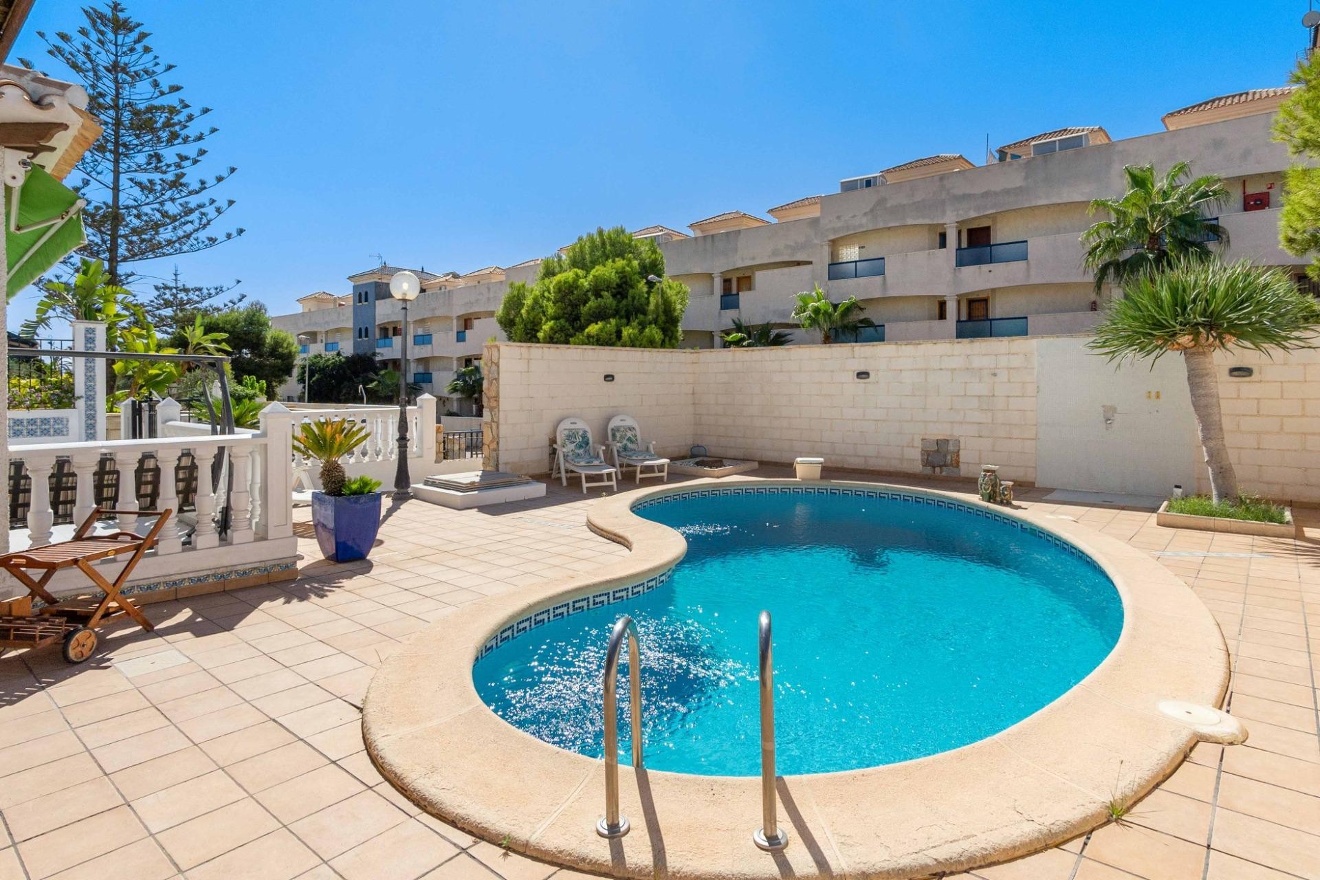 Brukt - Villa -
Orihuela Costa - La Zenia