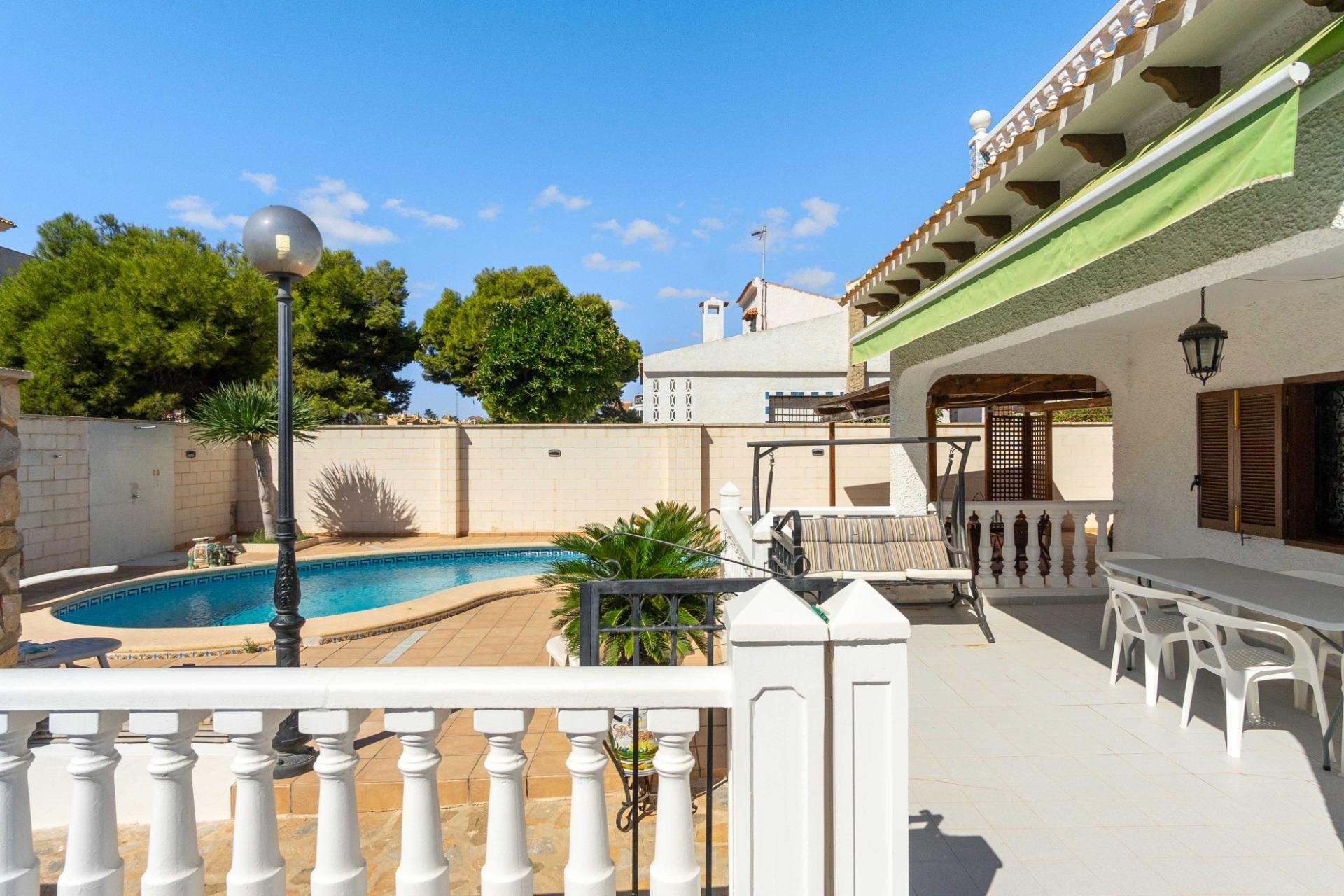 Brukt - Villa -
Orihuela Costa - La Zenia