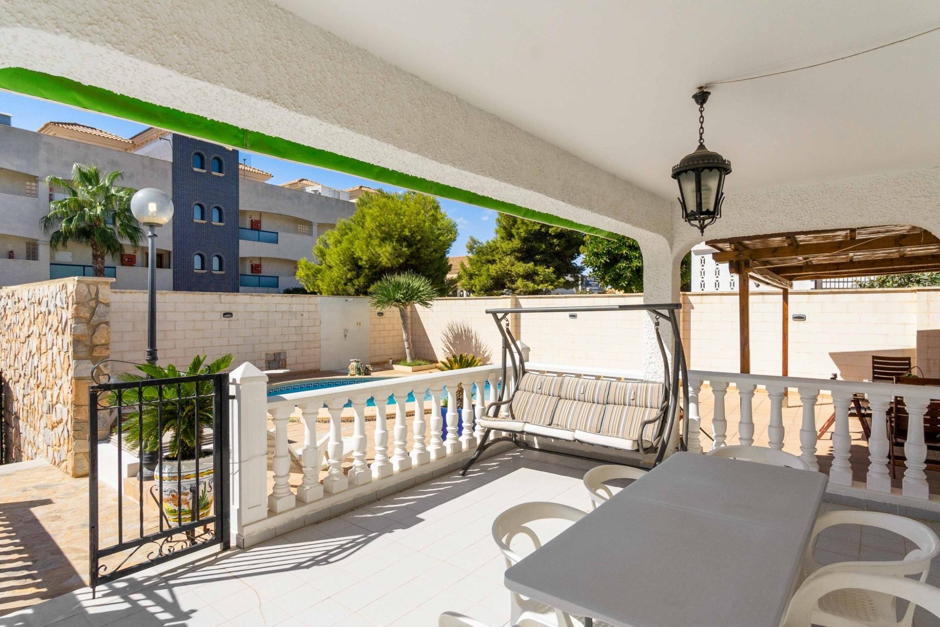 Brukt - Villa -
Orihuela Costa - La Zenia