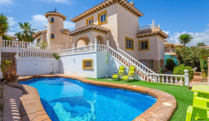 Brukt - Villa -
Orihuela Costa - La Zenia