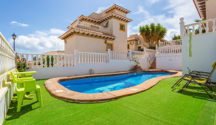 Brukt - Villa -
Orihuela Costa - La Zenia