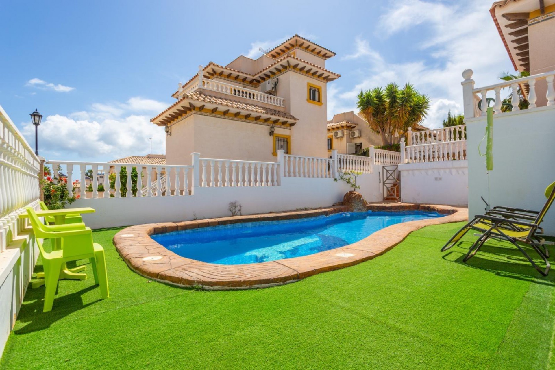 Brukt - Villa -
Orihuela Costa - La Zenia