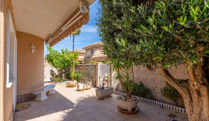 Brukt - Villa -
Orihuela Costa - Punta Prima