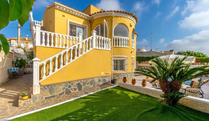 Brukt - Villa -
Orihuela Costa - Villamartín