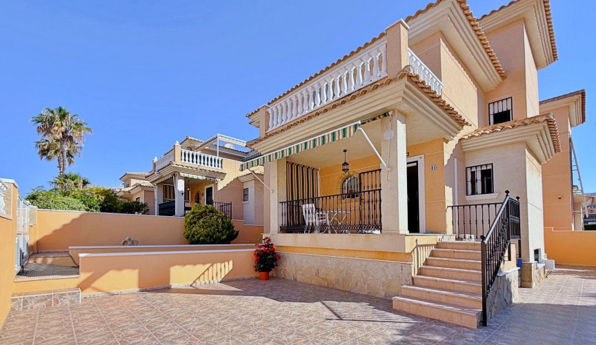 Brukt - Villa -
Orihuela - Inland