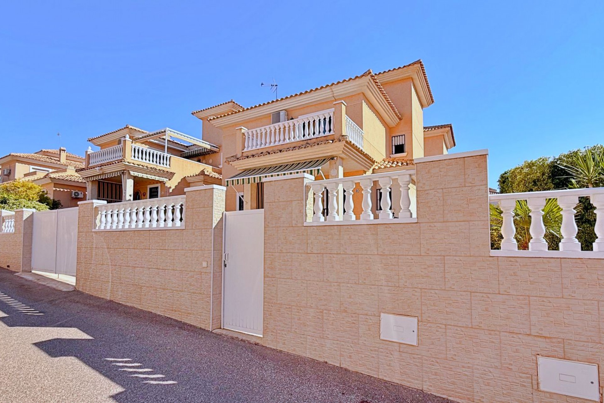 Brukt - Villa -
Orihuela - Inland