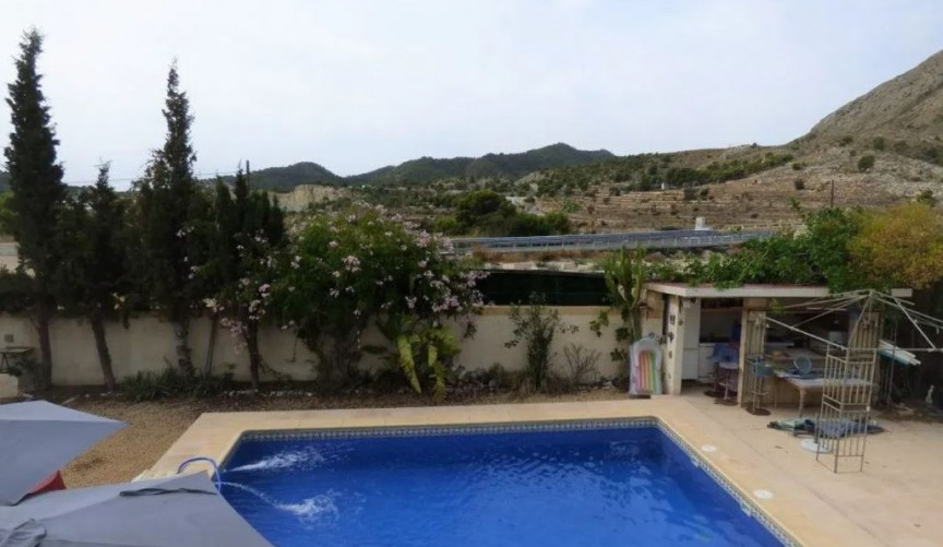 Brukt - Villa -
Orxeta - Costa Blanca