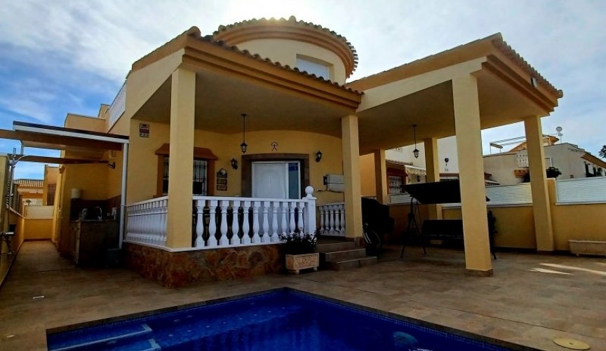 Brukt - Villa -
Pilar de la Horadada - Costa Blanca