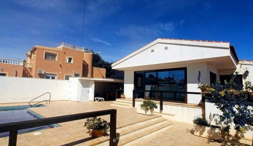 Brukt - Villa -
Pilar de la Horadada - Costa Blanca