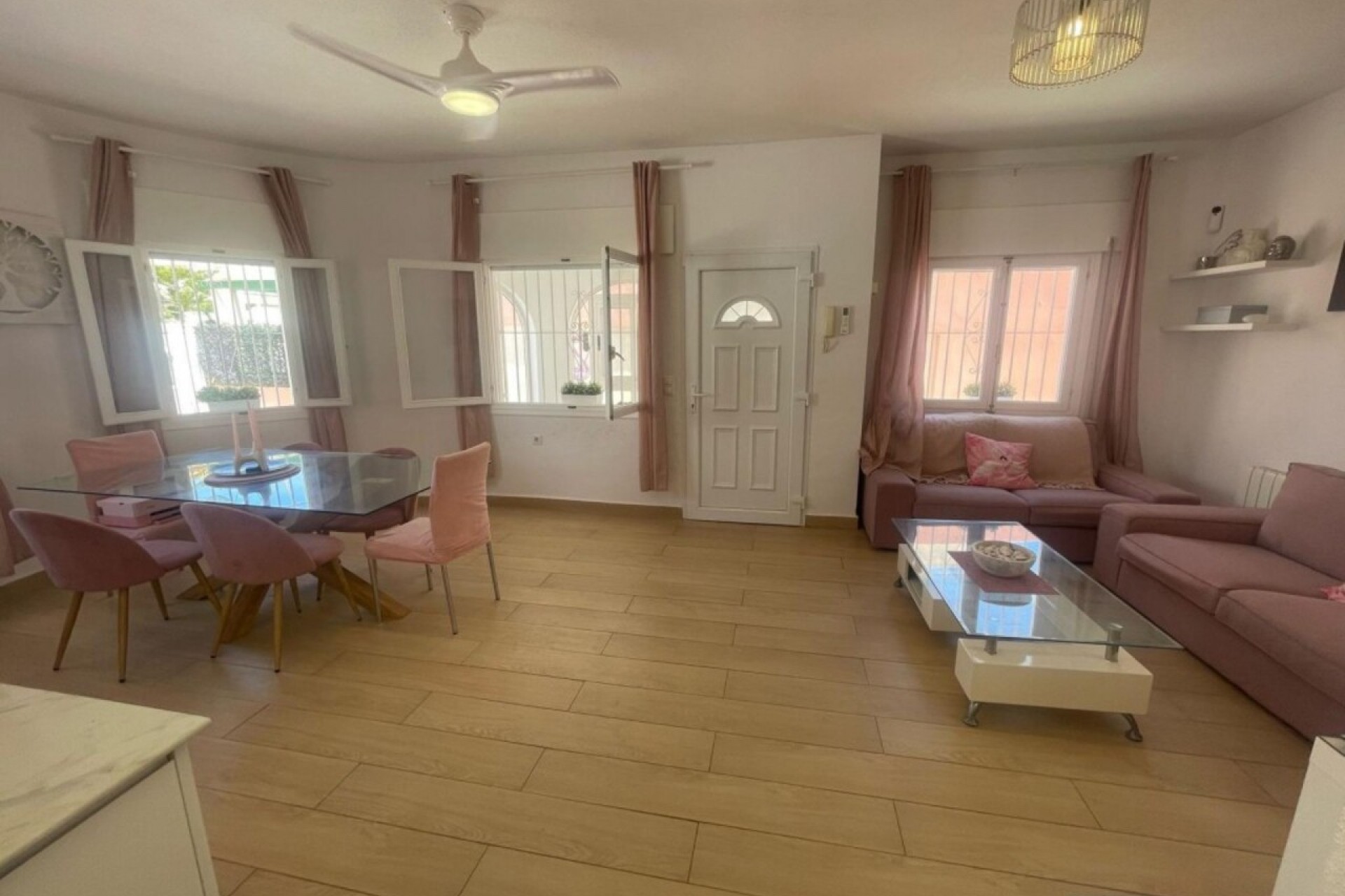 Brukt - Villa -
Playa Flamenca - Costa Blanca