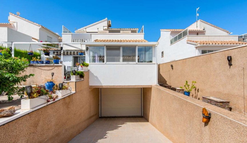 Brukt - Villa -
Punta Prima - Costa Blanca