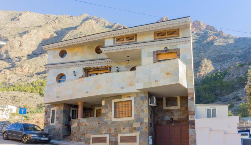 Brukt - Villa -
Redován - Comunidad Valenciana