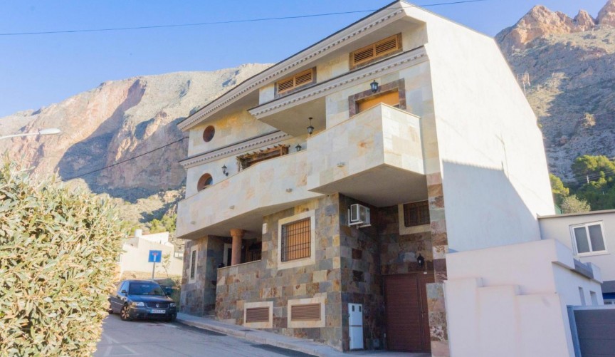 Brukt - Villa -
Redován - Comunidad Valenciana