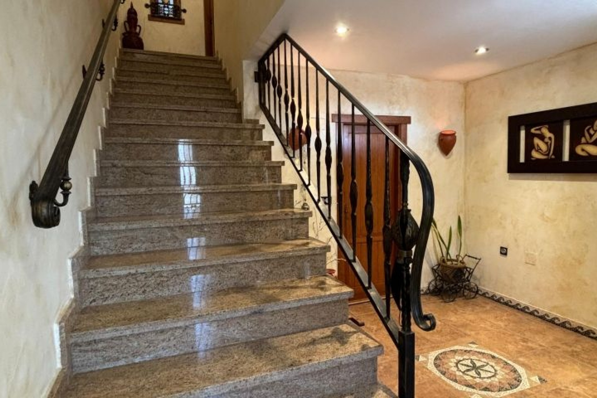 Brukt - Villa -
Redován - Inland