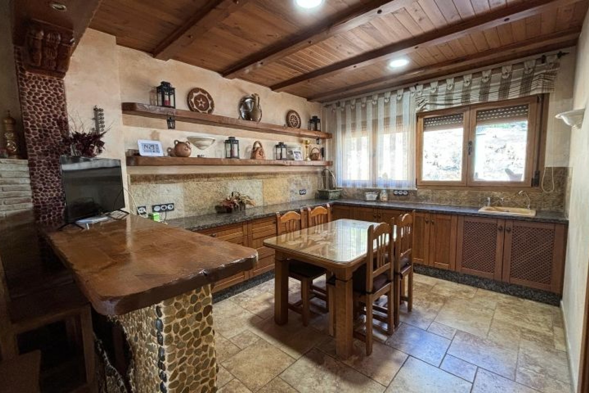 Brukt - Villa -
Redován - Inland