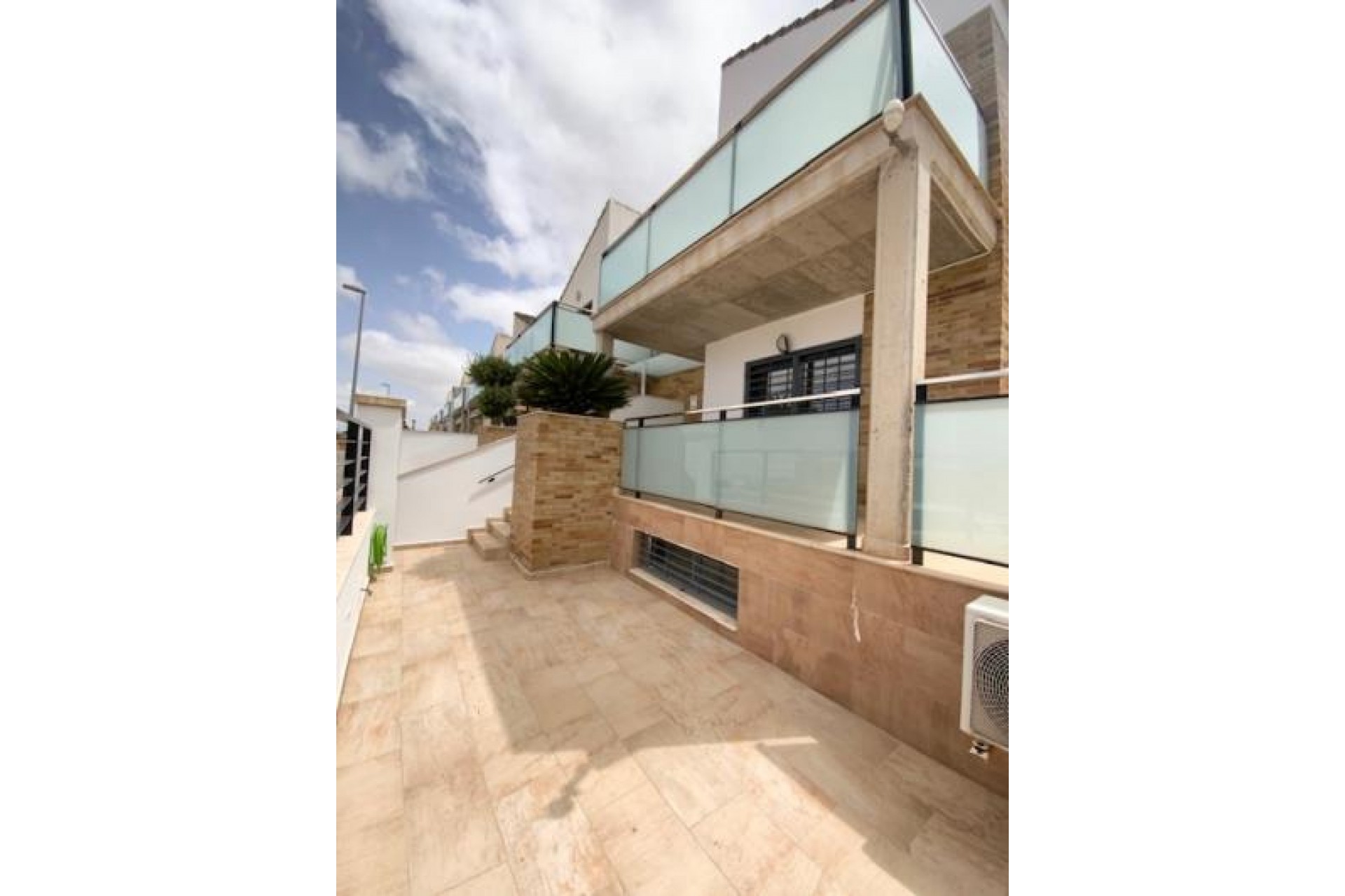 Brukt - Villa -
Roldan - Inland