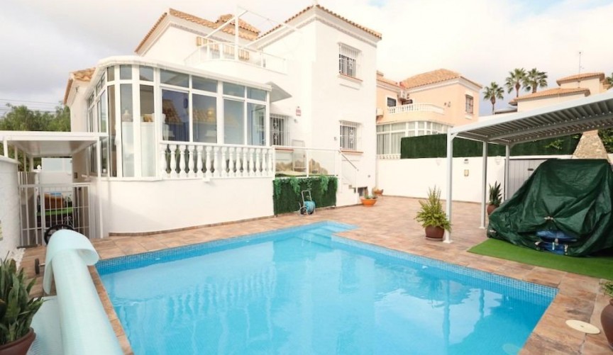 Brukt - Villa -
San Miguel de Salinas - Inland