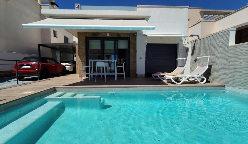 Brukt - Villa -
San Miguel de Salinas - Inland