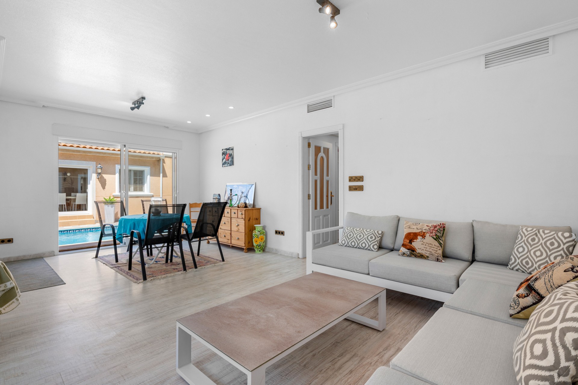 Brukt - Villa -
Torre de la Horadada - Costa Blanca