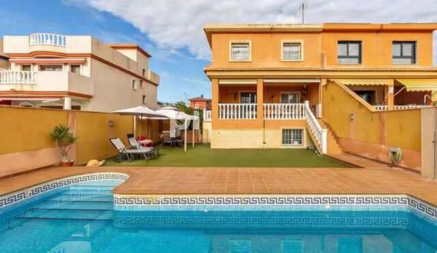 Brukt - Villa -
Torrevieja - aguas nuevas