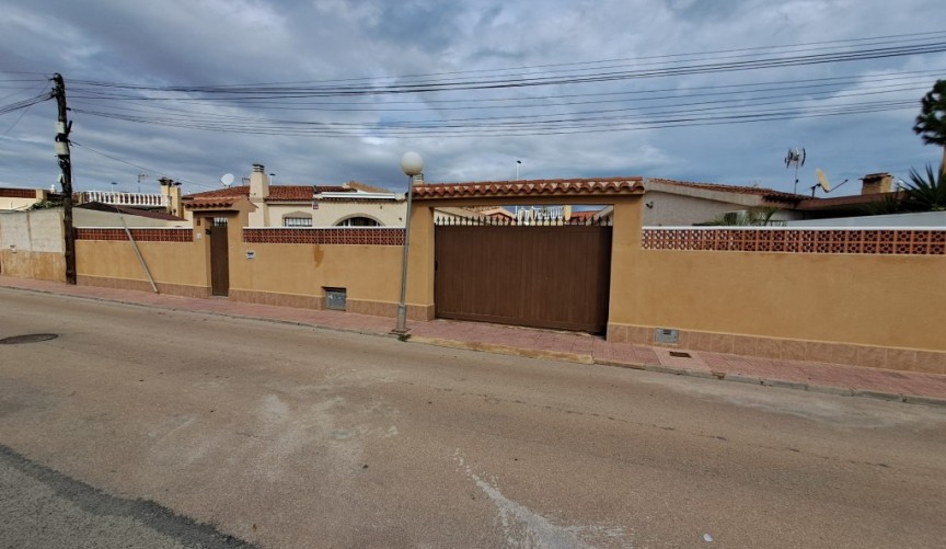 Brukt - Villa -
Torrevieja - Costa Blanca