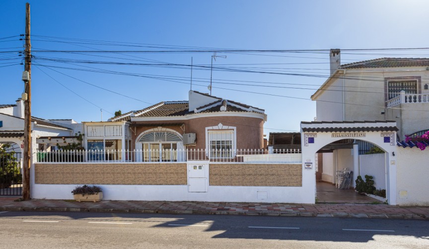 Brukt - Villa -
Torrevieja - Costa Blanca