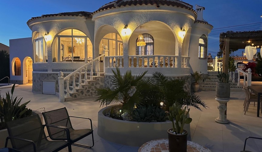 Brukt - Villa -
Torrevieja - Costa Blanca