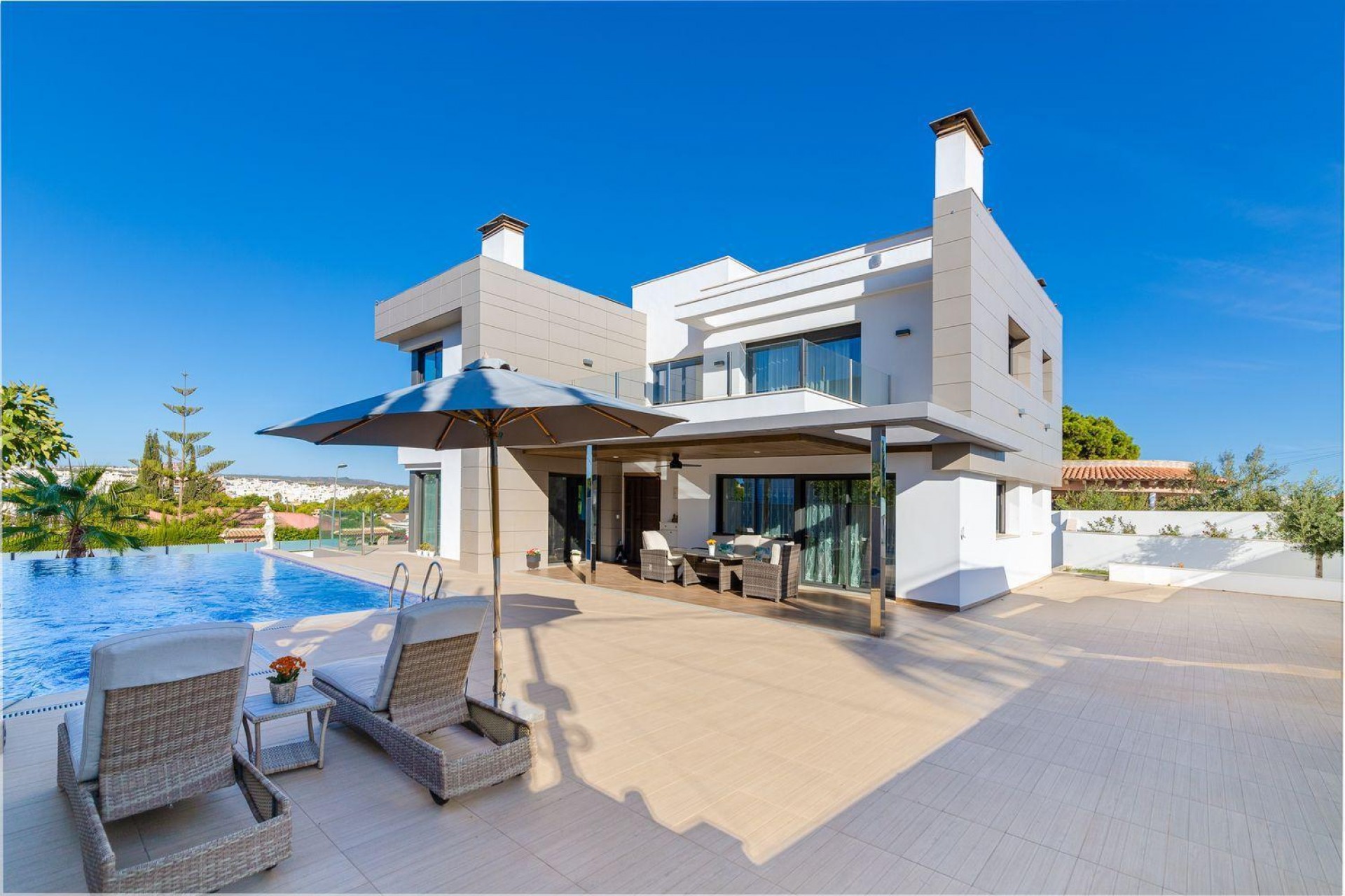 Brukt - Villa -
Torrevieja - Costa Blanca