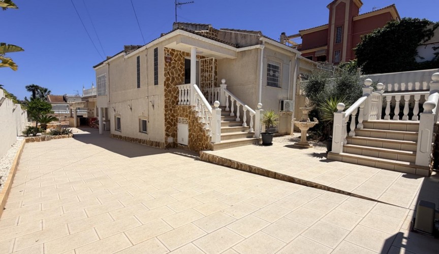 Brukt - Villa -
Torrevieja - Costa Blanca
