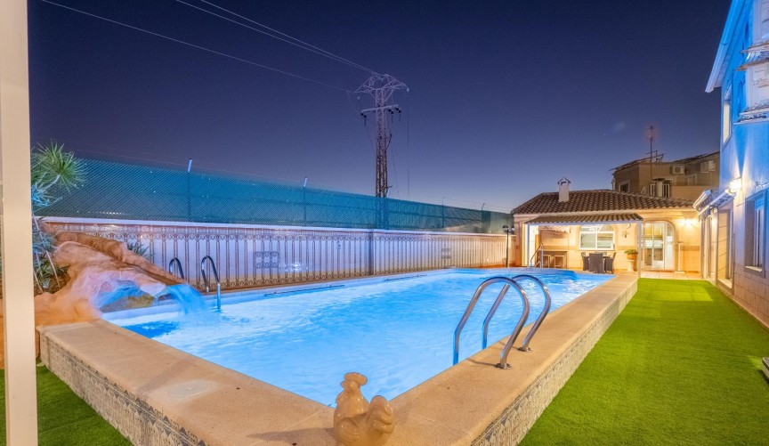 Brukt - Villa -
Torrevieja - El Chaparral