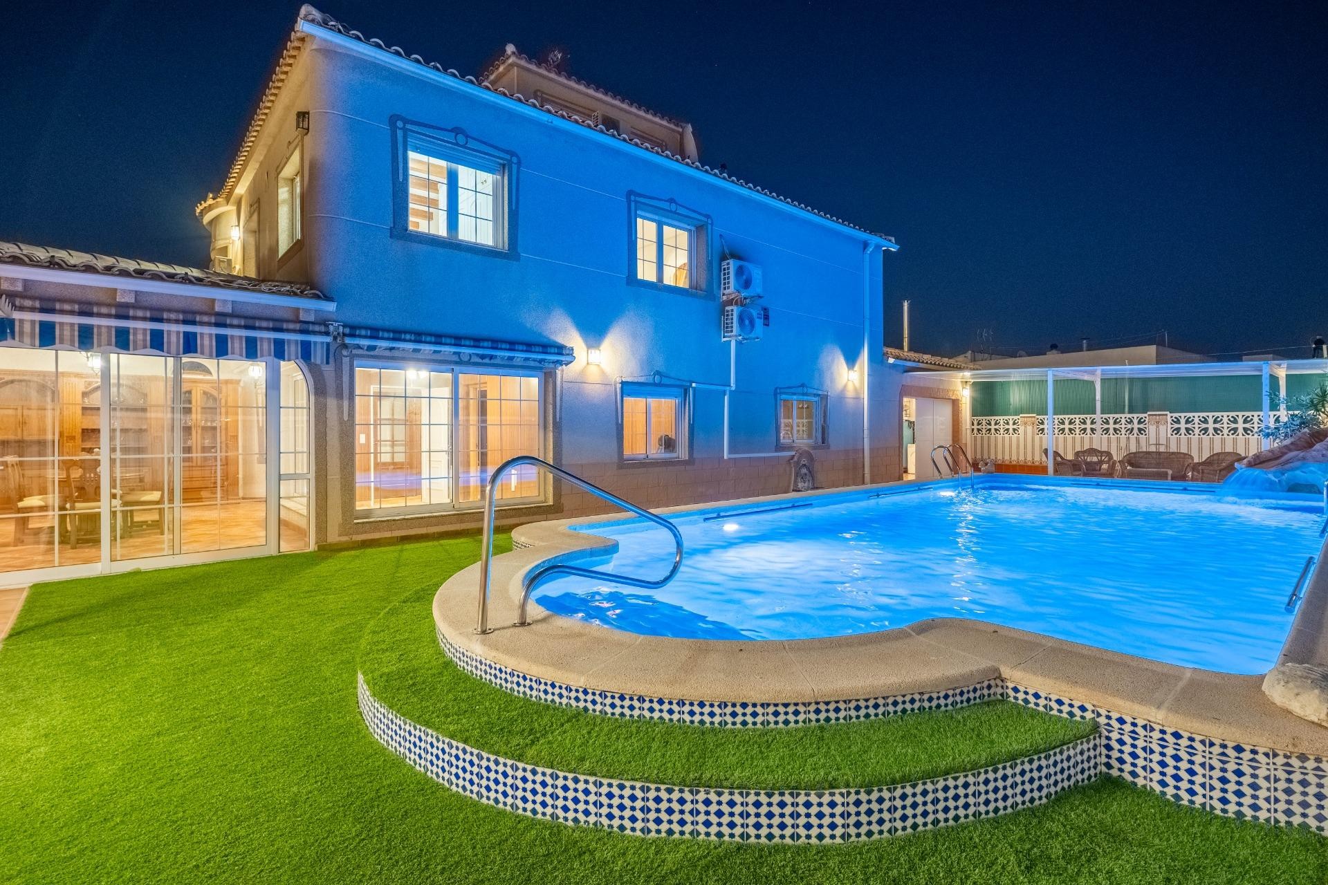 Brukt - Villa -
Torrevieja - El Chaparral