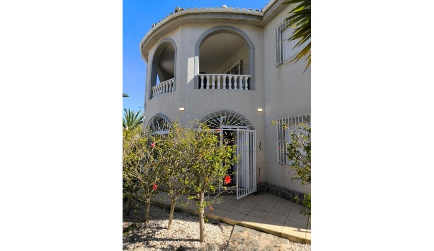 Brukt - Villa -
Torrevieja - La Siesta