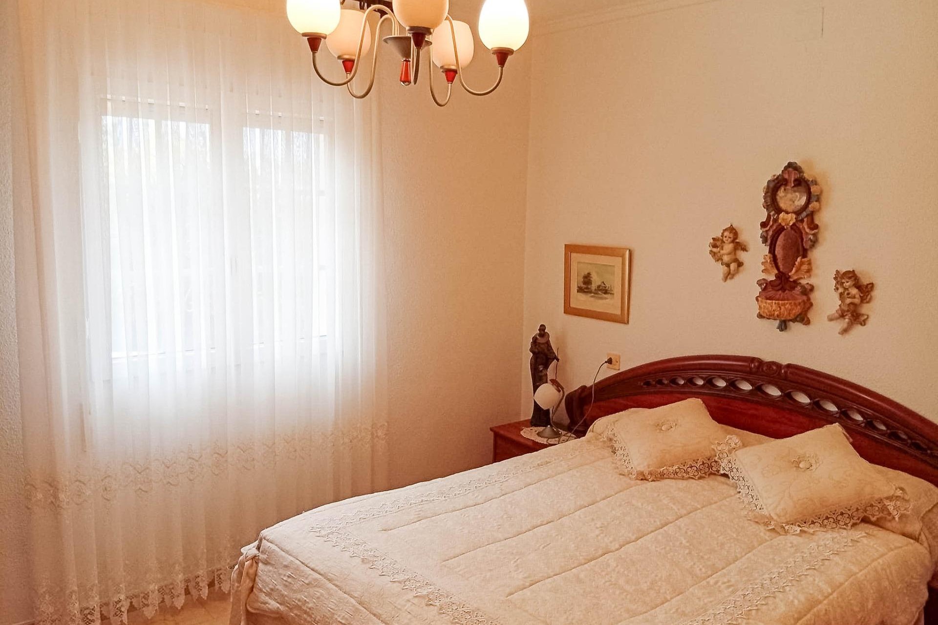 Brukt - Villa -
Torrevieja - La Siesta