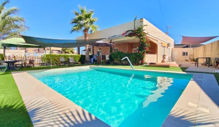 Brukt - Villa -
Torrevieja - Torreta Florida