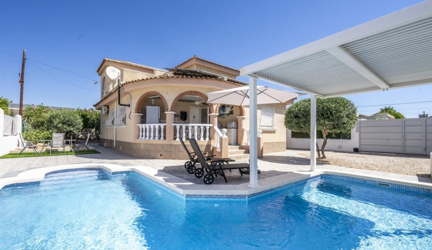 Brukt - Villa -
Valle Del Sol - Inland
