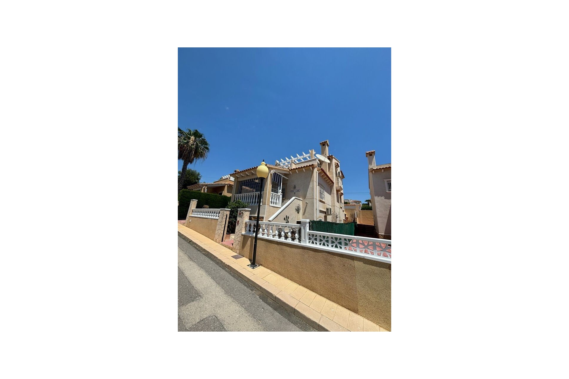 Brukt - Villa -
Villamartin - Costa Blanca