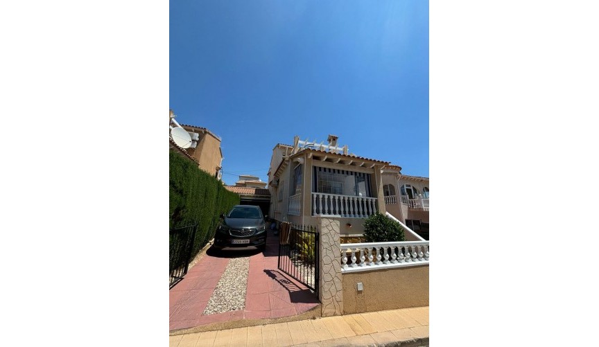 Brukt - Villa -
Villamartin - Costa Blanca