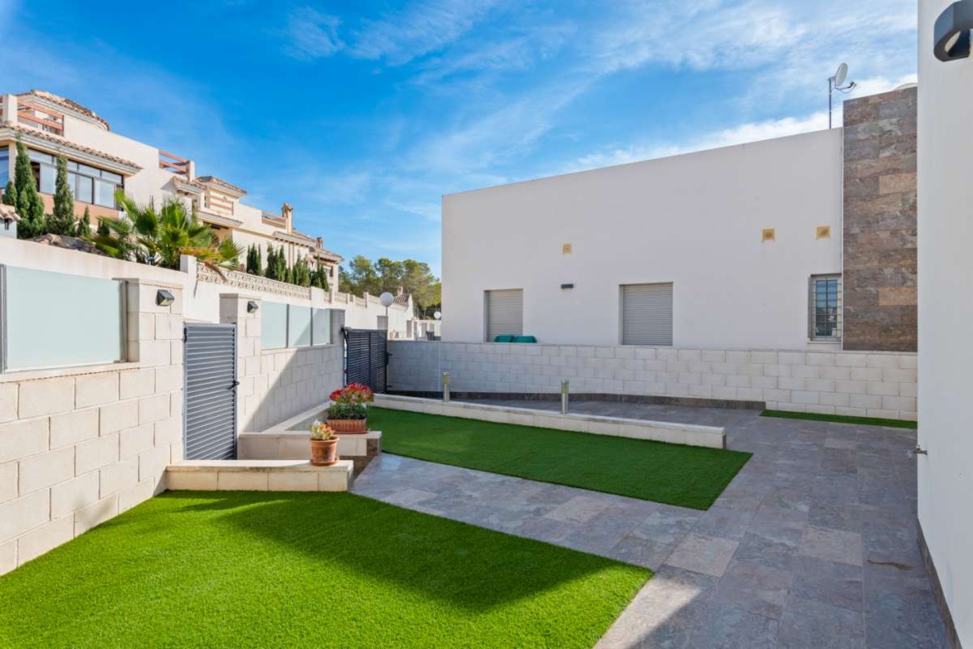 Brukt - Villa -
Villamartin - Costa Blanca