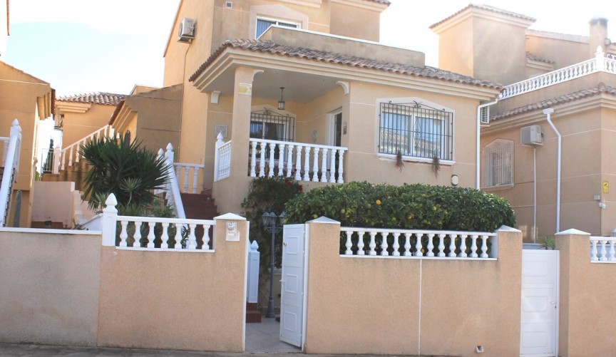 Brukt - Villa -
Villamartin - Costa Blanca