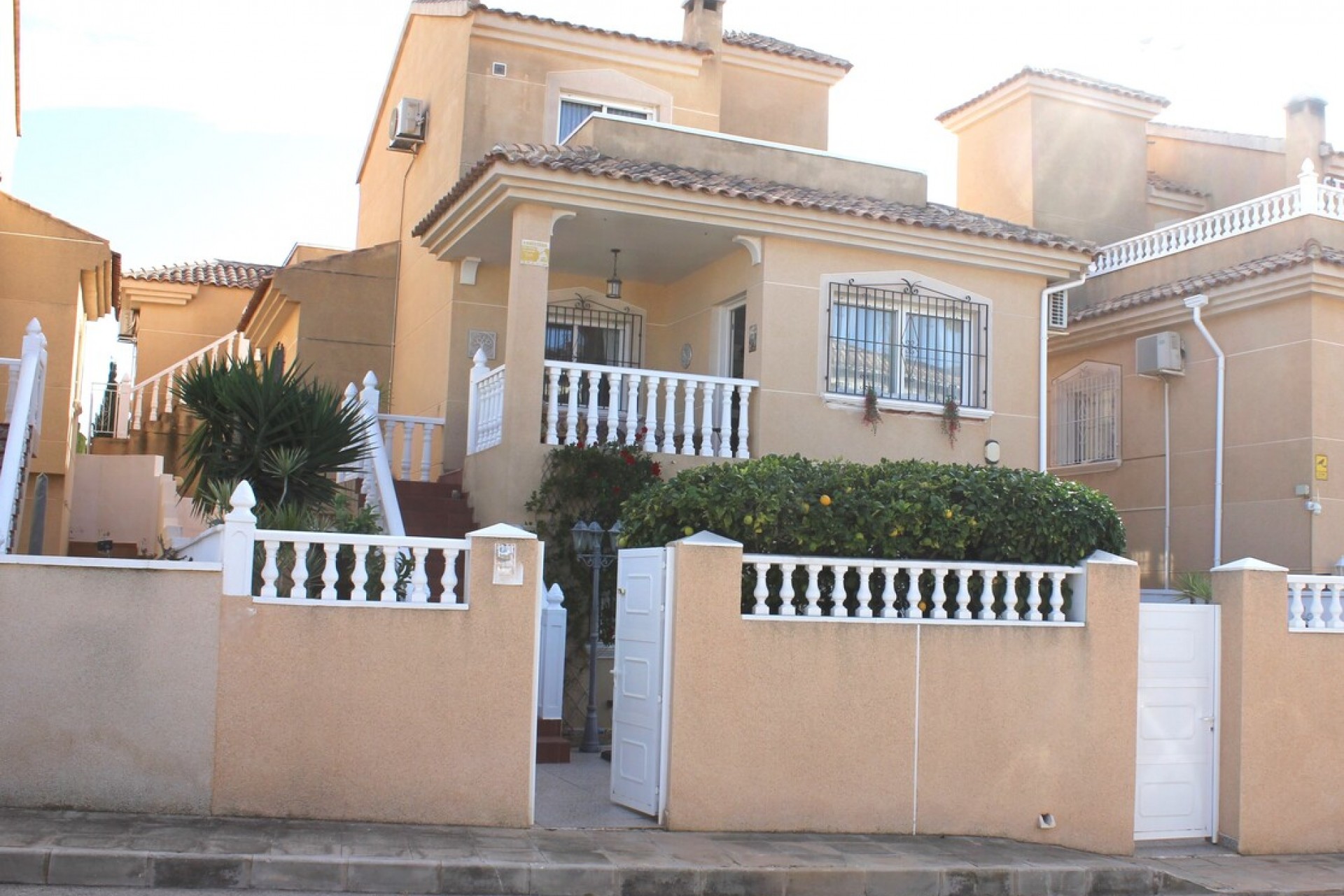 Brukt - Villa -
Villamartin - Costa Blanca