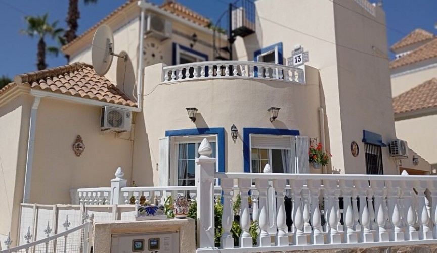 Brukt - Villa -
Villamartin - Costa Blanca