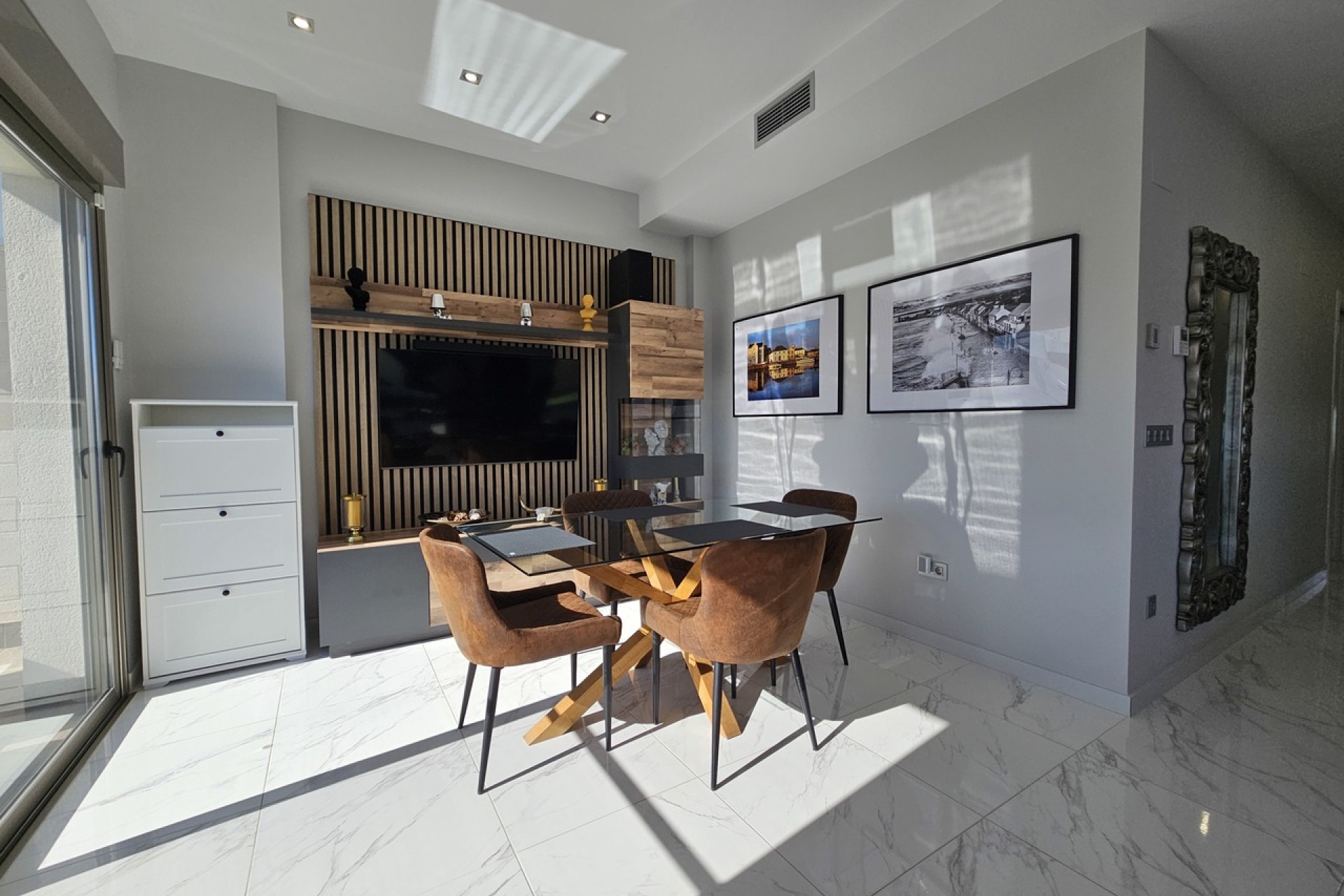 Brukt - Villa -
Villamartin - Costa Blanca