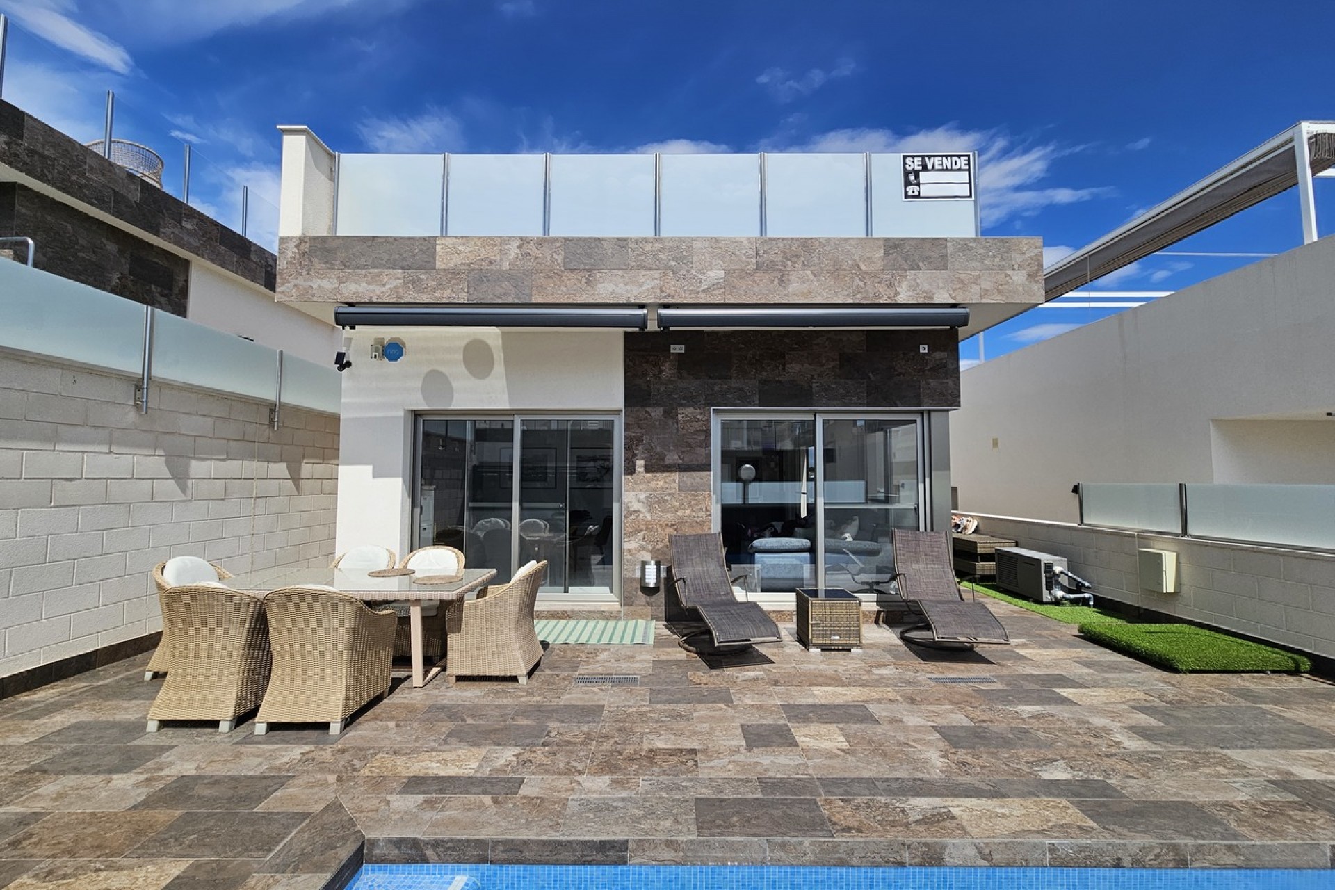 Brukt - Villa -
Villamartin - Costa Blanca