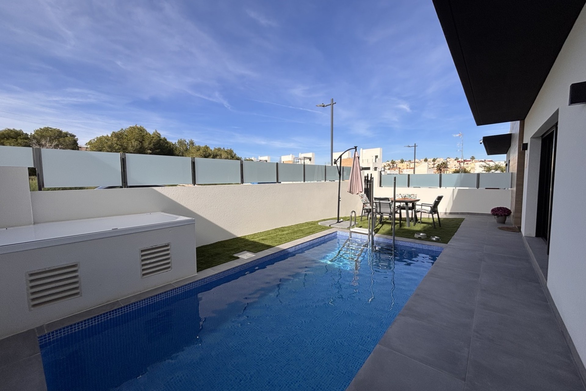 Brukt - Villa -
Villamartin - Costa Blanca