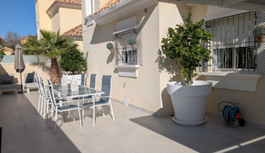 Brukt - Villa -
Villamartin - Costa Blanca