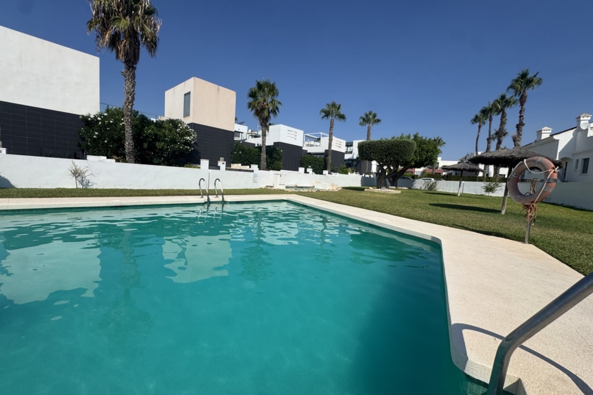 Brukt - Villa -
Villamartin - Costa Blanca