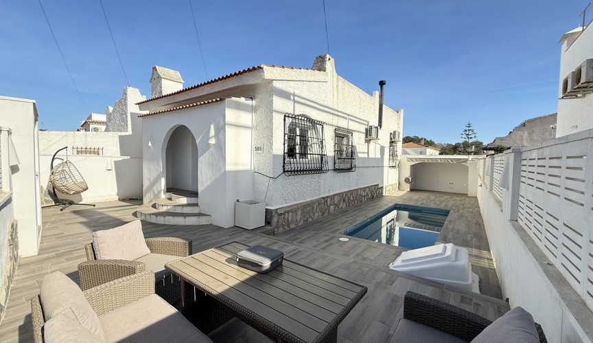 Brukt - Villa -
Villamartin - Costa Blanca