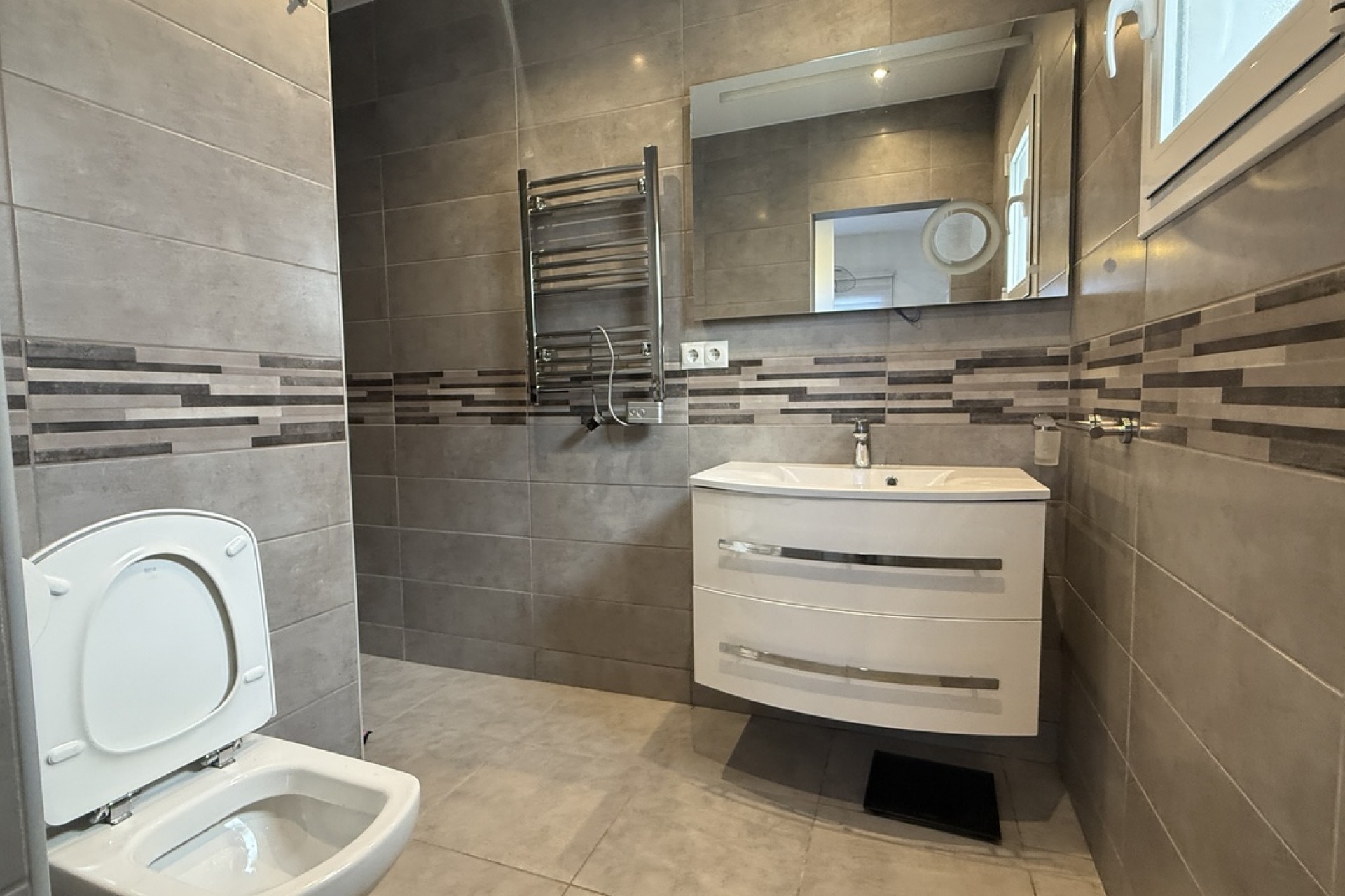 Brukt - Villa -
Villamartin - Costa Blanca