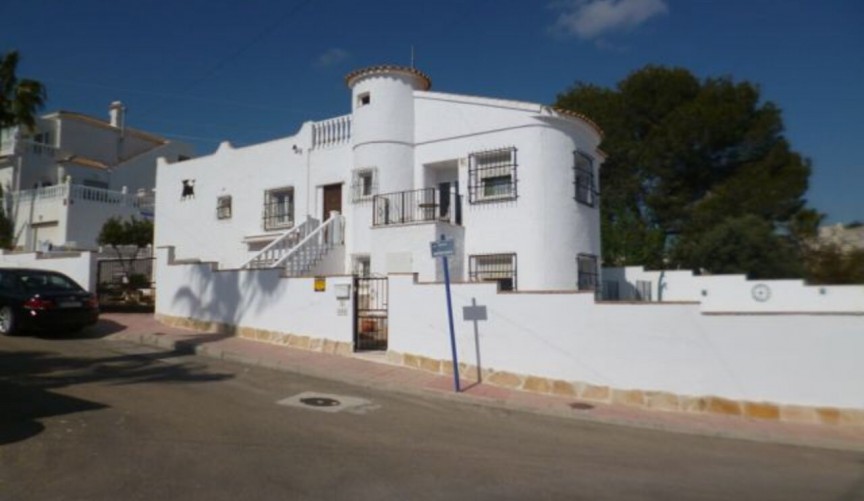 Brukt - Villa -
Villamartin - Costa Blanca